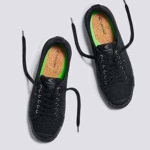 New- worn once- Cariuma Canvas Sneaker